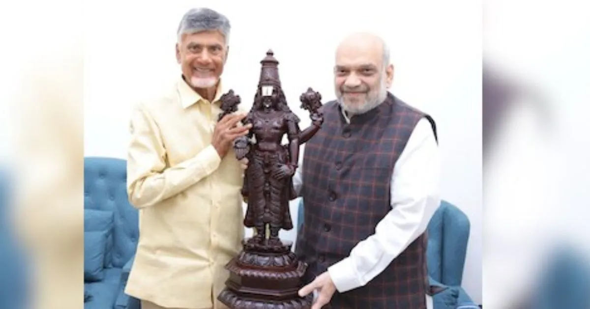 వైసీపీ పెద్దలపై టీడీపీ-బీజేపీ సంయుక్త వ్యూహం..!! TDP-BJP Joint Strategy on YCP Leaders