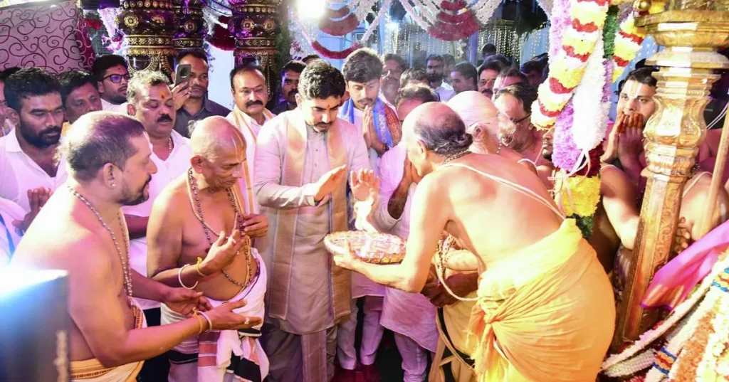 ఖాద్రి లక్ష్మీనరసింహస్వామి కల్యాణోత్సవానికి ప్రభుత్వ పట్టు వస్త్ర సమర్పణ