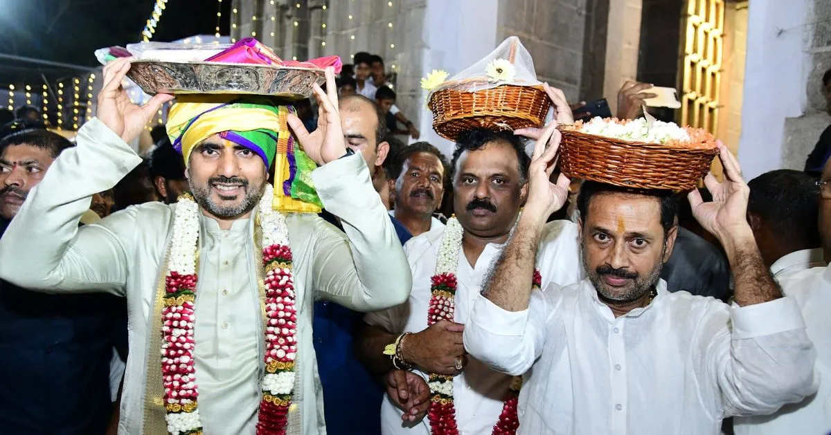 ఖాద్రి లక్ష్మీనరసింహస్వామి కల్యాణోత్సవానికి ప్రభుత్వ పట్టు వస్త్ర సమర్పణ