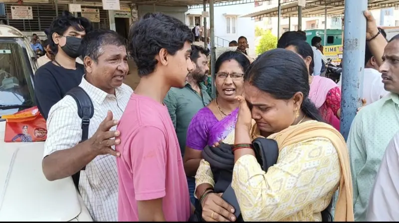 Did Students Miss the JEE Exam Due to Pawan Kalyan’s Convoy: పవన్ కల్యాణ్ కాన్వాయ్ వల్లే జేఈఈ అభ్యర్థులు పరీక్ష రాయలేకపోయారా? – విశాఖలో తీవ్ర గందరగోళం