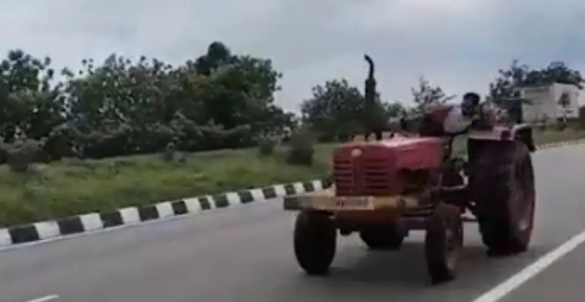 Viral Video: నడిరోడ్డుపై ప్రాణాలతో చెలగాటం..