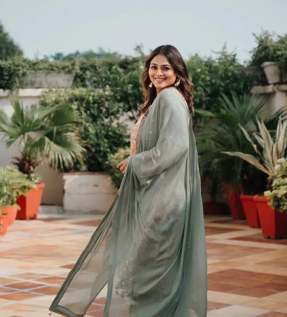 shilpa-shirodkar-10th-fail-married-double-mba-banker