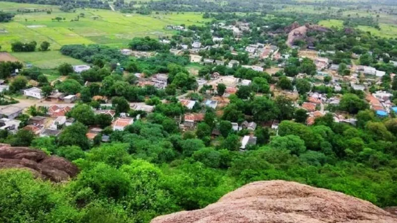 kodurupaka: మూడుజాముల గ్రామం ఉదయం ఆలస్యంగా, సాయంత్రం తొందరగా!