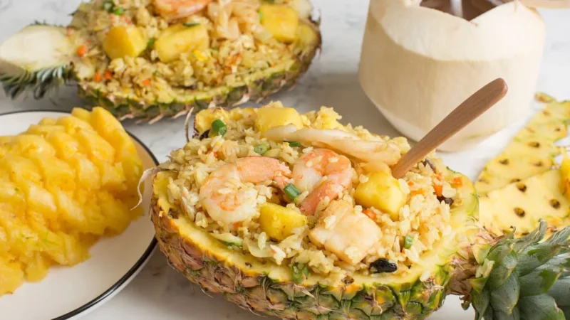 Pineapple Fried Rice రెసిపీ – థాయి స్టైల్ తీపి & మసాలా రైస్ స్పెషల్!