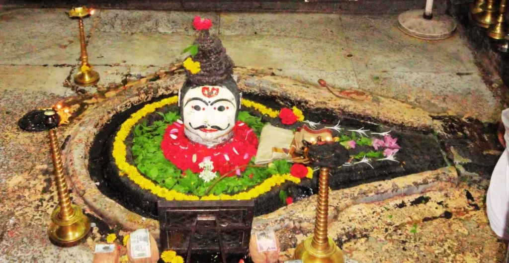 త్రయంబకేశ్వర్ జ్యోతిర్లింగం (మహారాష్ట్ర)