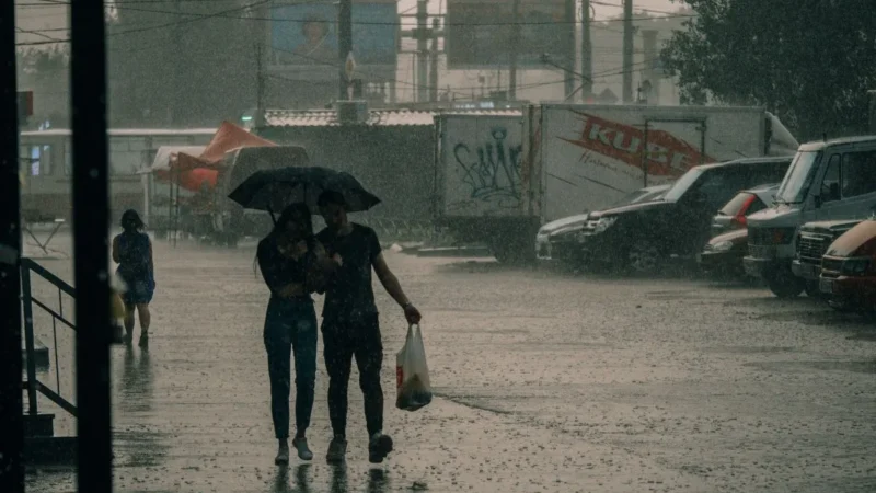 Heavy Rain Alert Hyderabad – భారీ వర్షాలకు హైదరాబాద్ వాసులు అప్రమత్తం