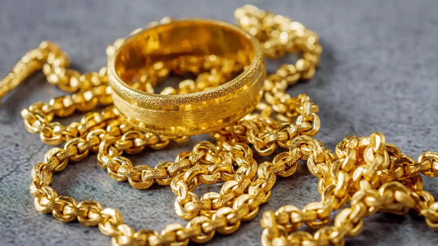 gold-prices-drop-today-hyderabad